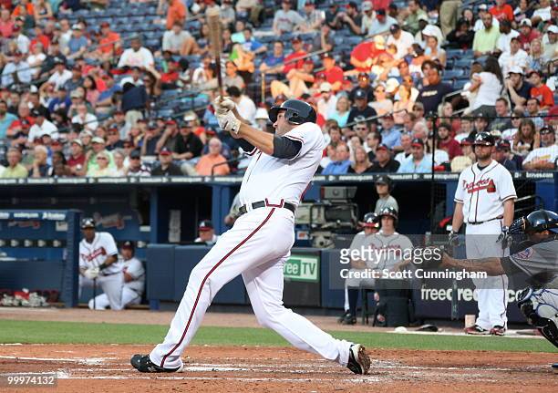 Troy Glaus of the Atlanta Braves hits a third-inning home run against the New York Mets at Turner Field on May 18, 2010 in Atlanta, Georgia. The...