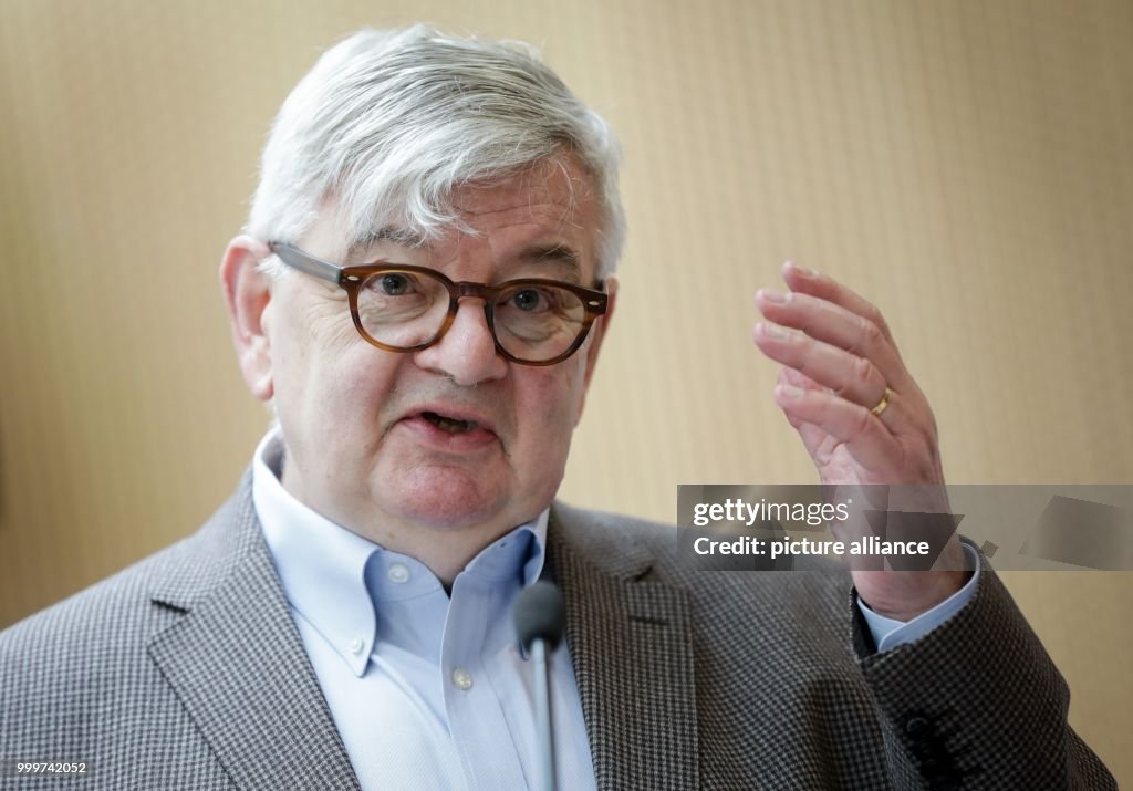 Former German foreign minister Fischer presents new book