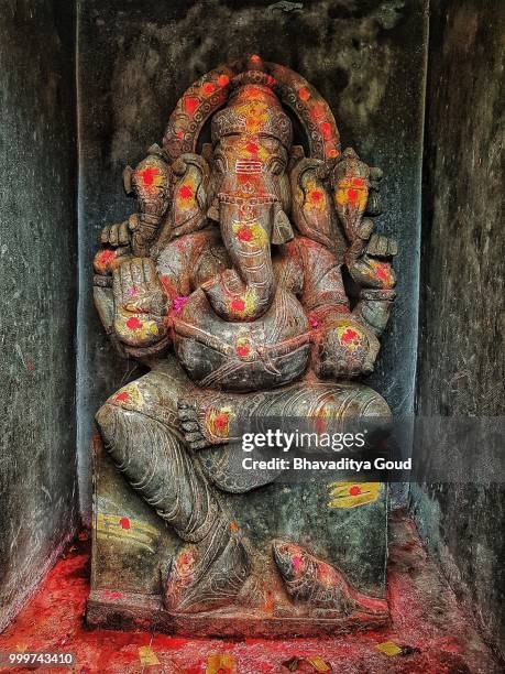 god vinayaka - representación de animal fotografías e imágenes de stock