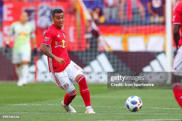 New York Red Bulls midfielder Alejandro Romero Gamarra controls the ball during the firat half of the Major League Soccer game between Sporting...