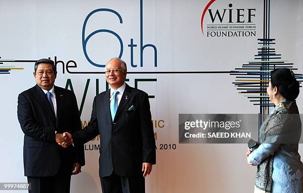 Malaysia's Prime Minister Najib greets Indonesia's President Susilo Bambang Yudhoyono for the opening ceremony of the 6th World Islamic Economic...