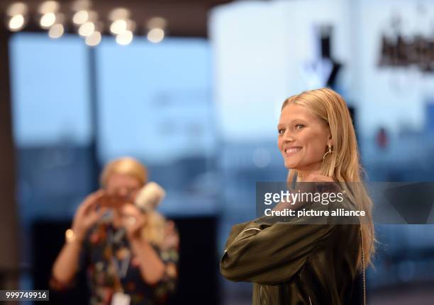 Presenter and model Toni Garrn arrives at the German Radio Award 2017 at the plaza of the Elbphilharmonie concert hall in Hamburg, Germany, 7...