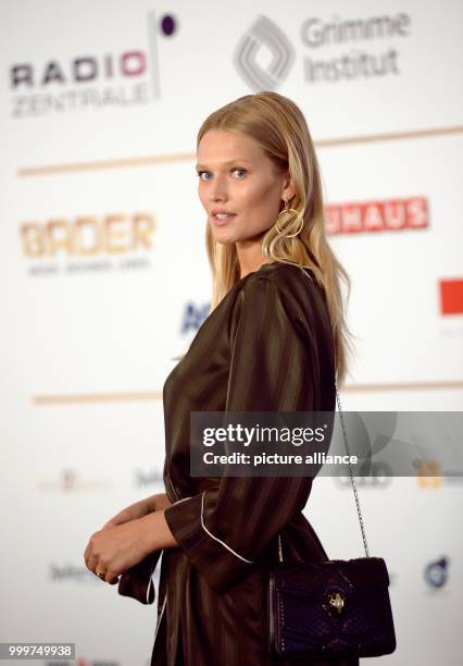 Presenter and model Toni Garrn arrives at the German Radio Award 2017 at the plaza of the Elbphilharmonie concert hall in Hamburg, Germany, 7...