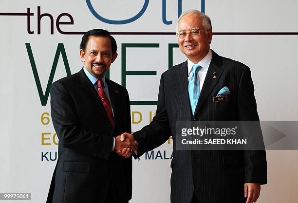 Malaysia Prime Minister Najib razak receives Brunei's Sultan Hassanal Bolkiah for the opening ceremony of the 6th World Islamic Economic Forum in...
