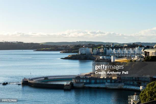 view of tinside pool at hoe park in plymouth - plymouth hoe stock-fotos und bilder