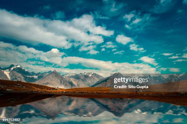 view from rohtang pass - rohtang stockfoto's en -beelden