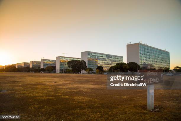 esplanada dos ministerios, brasilia, federal district, brazil. - esplanada stock pictures, royalty-free photos & images