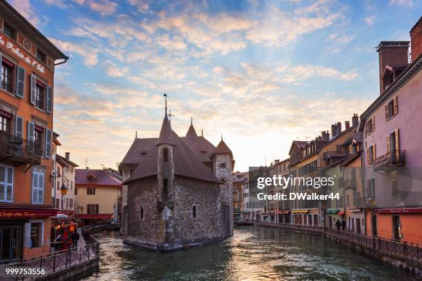 palais de l'île in annecy, frankrijk - île stockfoto's en -beelden