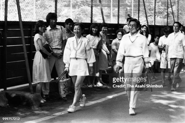 Crown Prince Akihito and Crown Princess Michiko are seen on arrival at a tennis court on August 7, 1986 in Karuizawa, Nagano, Japan.