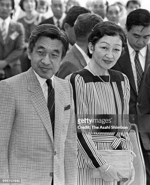 Crown Prince Akihito and Crown Princess Michiko attend the Karuizawa International Friendship Meeting party on August 10, 1986 in Karuizawa, Nagano,...