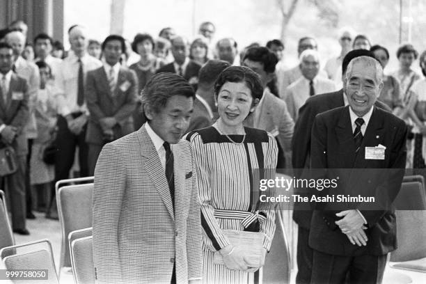 Crown Prince Akihito and Crown Princess Michiko attend the Karuizawa International Friendship Meeting party on August 10, 1986 in Karuizawa, Nagano,...