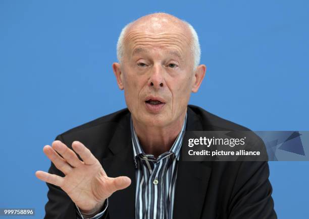 The director of the Potsdam Institute for Climate Impact Research, Hans Joachim Schellnhuber, speaks during a press conference for the presentation...