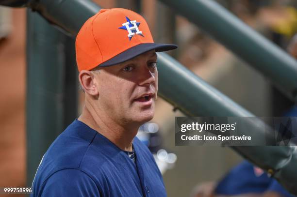 Houston Astros manager A.J. Hinch talks to members of his team before before the baseball game between the Detroit Tigers and the Houston Astros on...