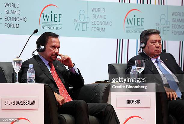 Hassanal Bolkiah, Brunei's sultan, left, and Susilo Bambang Yudhoyono, Indonesia's president, attend the 6th World Islamic Economic Forum , in Kuala...