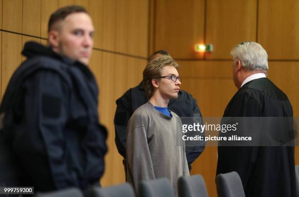 Dpatop - The defendant Marcel H. Next to his lawyer Michael Emde during the first day of his trial at the district court in Bochum, Germany, 8...