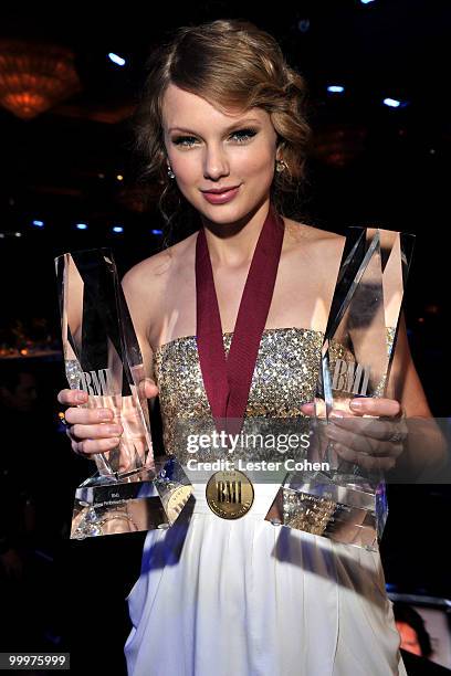 Singer/musician Taylor Swift poses at the 58th Annual BMI Pop Awards held at the Beverly Wilshire Hotel on May 18, 2010 in Beverly Hills, California.