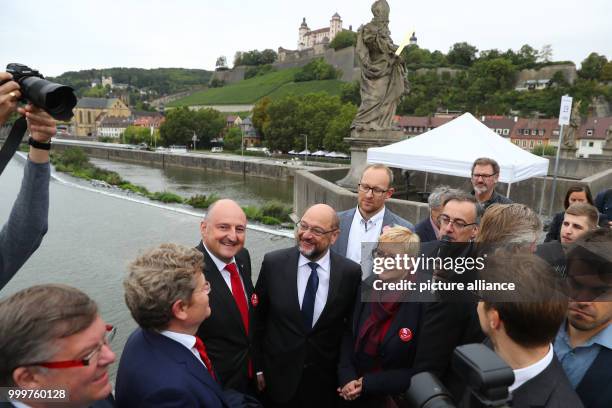 The SPD chancellor candidate, Martin Schulz , the member of parliament Bernd Ruetzel , Sabine Dittmar and party members can be seen on the Old Main...