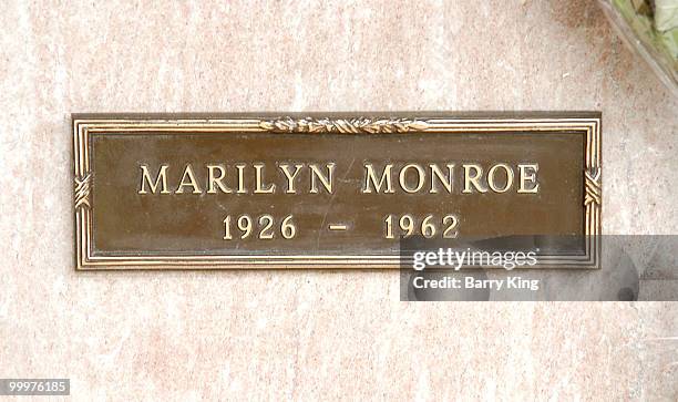 Marilyn Monroe's Grave in Los Angeles