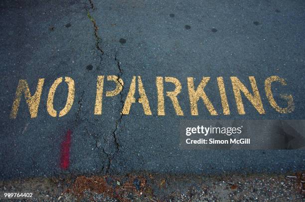 'no parking' sign stencilled on an asphalt road - australian capital territory stock pictures, royalty-free photos & images