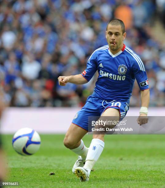 Joe Cole of Chelsea during the FA Cup final match between Chelsea and Portsmouth at Wembley Stadium on May 15, 2010 in London, England.