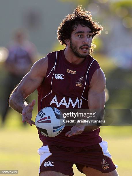 Johnathan Thurston passes the ball during the Queensland Maroons State of Origin team fans day and training session held at Stockland Park on May 19,...