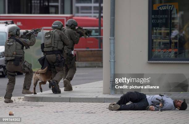 Members of the special elite commando SEK of the police simulate a terrorist attack in Frankfurt am Main, Germany, 8 September 2017. The special...