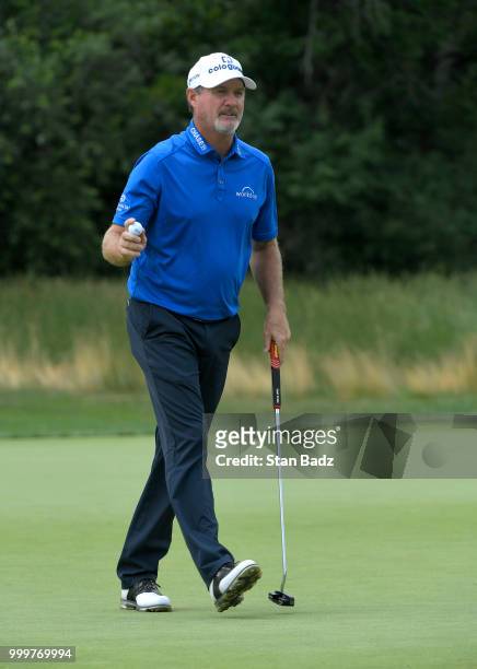 Jerry Kelly acknowledges the gallery on the second hole during the final round of the PGA TOUR Champions Constellation SENIOR PLAYERS Championship at...