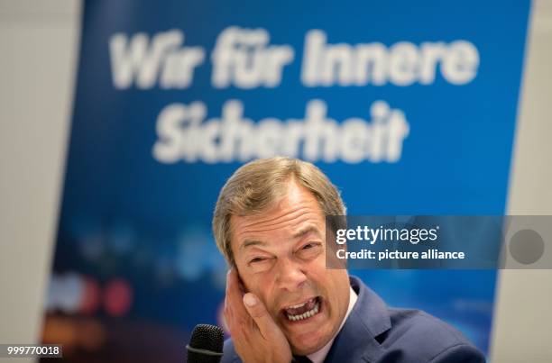 Eurosceptic Nigel Farage from the United Kingdom is speaking at a press conference in Berlin, Germany, 08 September 2017. Photo: Kay Nietfeld/dpa