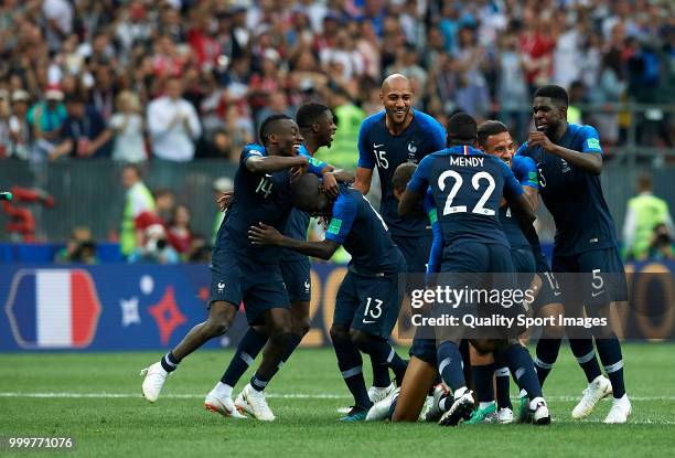 Blaise Matuidi, Ousmane Dembele, Ngolo Kante, Samuel Umtiti, Antoine Griezmann, Benjamin Mendy, Corentin Tolisso and Samuel Umtiti celebrate victory...