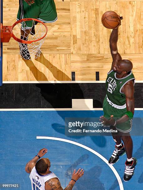 Kevin Garnett of the Boston Celtics dunks against the Orlando Magic in Game Two of the Eastern Conference Finals during the 2010 NBA Playoffs on May...