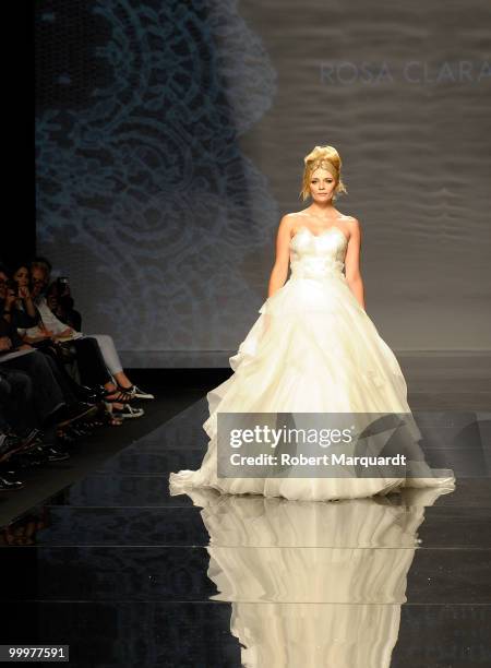Mischa Barton presents a creation from Rosa Clara's latest bridal collection 2011, at the Fira 2 Barcelona on May 18, 2010 in Barcelona, Spain.