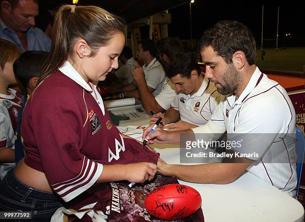 Cameron Smith signs autographs for fans at the Queensland Maroons State of Origin team fans day and training session held at Stockland Park on May...