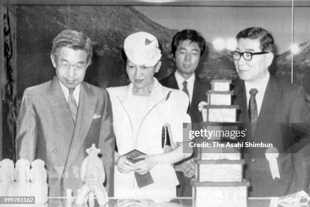 Crown Prince Akihito and Crown Princess Michiko visit the Kumamoto Prefecture Traditional Crafts Center on September 9, 1986 in Kumamoto, Japan.