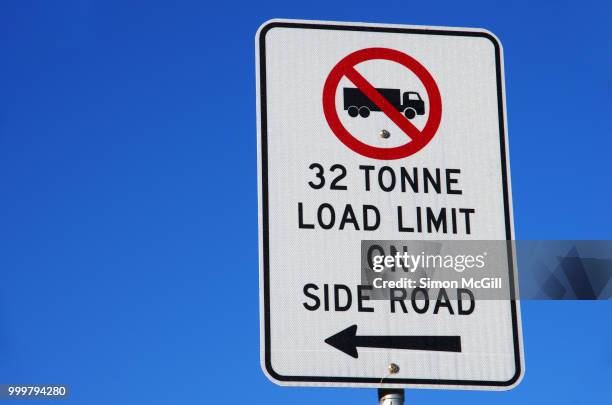 'no trucks: 32 tonne load limit on side road' sign - australian capital territory stock pictures, royalty-free photos & images