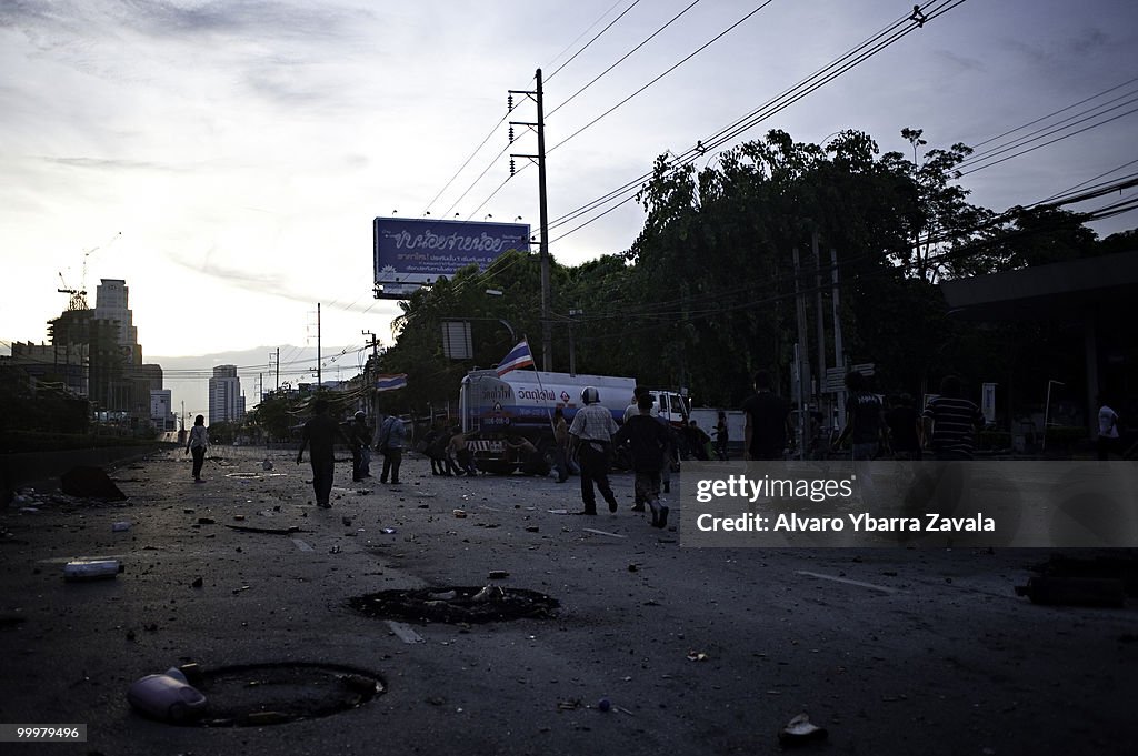 Bangkok Standoff Continues As Deadline Passes