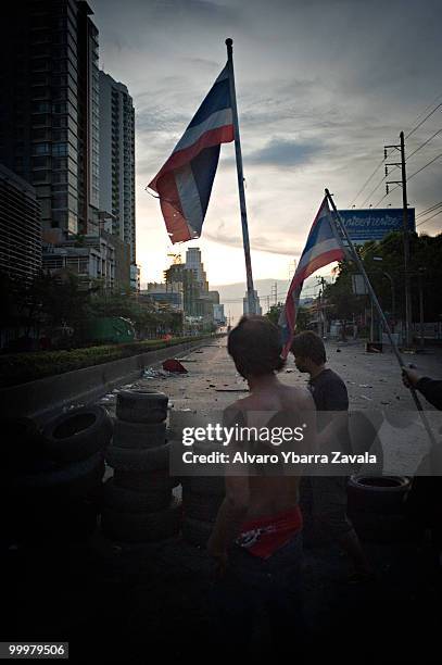 Red shirt protesters continue their standoff against Thai troops, as the deadline passes for them to end their protest, on May 18, 2010 in Bangkok,...