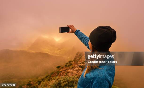 den erstaunlichen moment einfangen - amazing moment in the nature stock-fotos und bilder