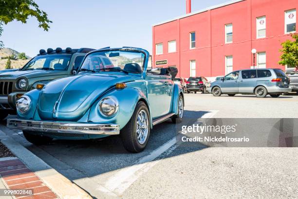 restored volkswagen bug - lake chelan stock pictures, royalty-free photos & images