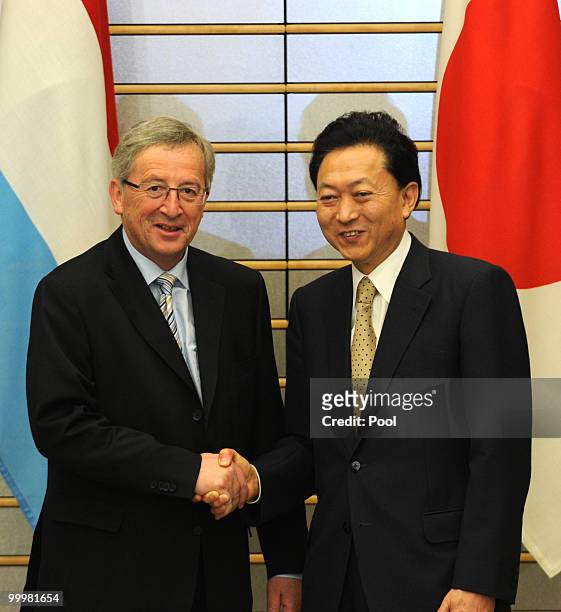 Prime Minister of Luxembourg, Jean-Claude Juncker is greeted by Japanese Prime Minister Yukio Hatoyama at Hatoyama's official residence on May 19,...