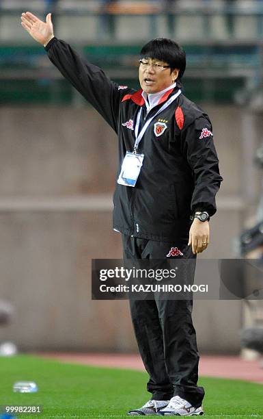 South Korea's Pohang Steelershis head coach Park Chang Hyun gestures as he advises during the AFC Champions League round 16 match against Japan's...