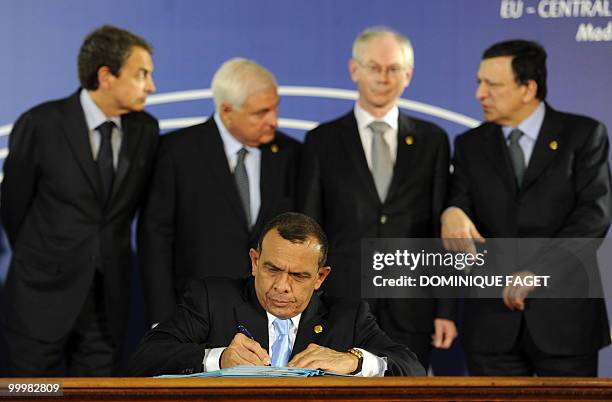 Spain's Prime Minister Jose Luis Rodriguez Zapatero, Panamean President Ricardo Martinelli, European Union President Belgian Herman Van Rompuy and EU...