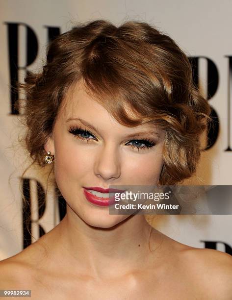 Singer/songwriter Taylor Swift arrives at the 58th Annual BMI Pop Awards at the Beverly Wilshire Hotel on May 18, 2010 in Beverly Hills, California.