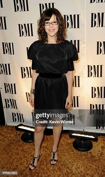 Singer/songwriter Lisa Loeb arrives at the 58th Annual BMI Pop Awards at the Beverly Wilshire Hotel on May 18, 2010 in Beverly Hills, California.