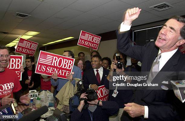 Charles S. Robb, D-Va., at his campaign headquarters in Alexandria for a midday rally before he heads to Norfolk, Virginia, for a few more campaign...