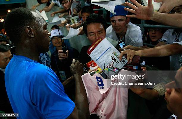 Usain Bolt of Jamaica signs his autographs to fans after wins the men's 100 metres during the Colorful Daegu Pre-Championships Meeting 2010 at Daegu...