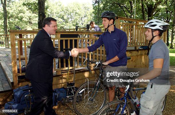 Senator Mark Pryor, D-AR., a sarcoma survivor, applauds two Marylanders for raising $25,000 for Sarcoma Research / +Ride for Reid'-- The First...