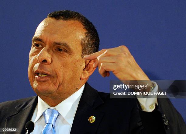 Hondurian President Porfirio Lobo Sosa delivers a press conference at the end of the EU-Central America summit on May 19, 2010 in Madrid. European...