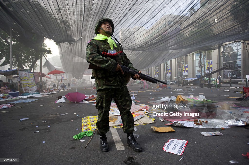 Red-Shirt Leaders Surrender As Government Troops Storm Barricades