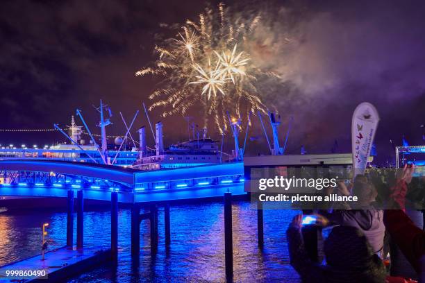 Fireworks light up the night sky during the Hamburg Cruise Days cruise ship festival in Hamburg, Germany, 8 September 2017. Photo: Georg Wendt/dpa
