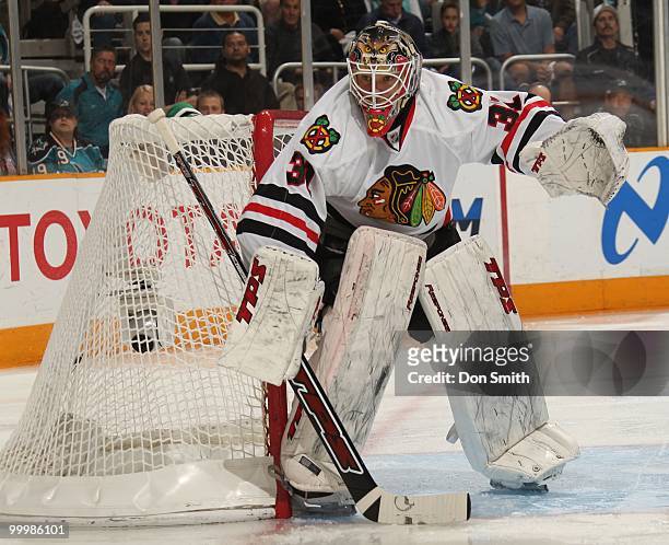 Antti Niemi of the Chicago Blackhawks eyes the play in net in Game One of the Western Conference Finals during the 2010 NHL Stanley Cup Playoffs...